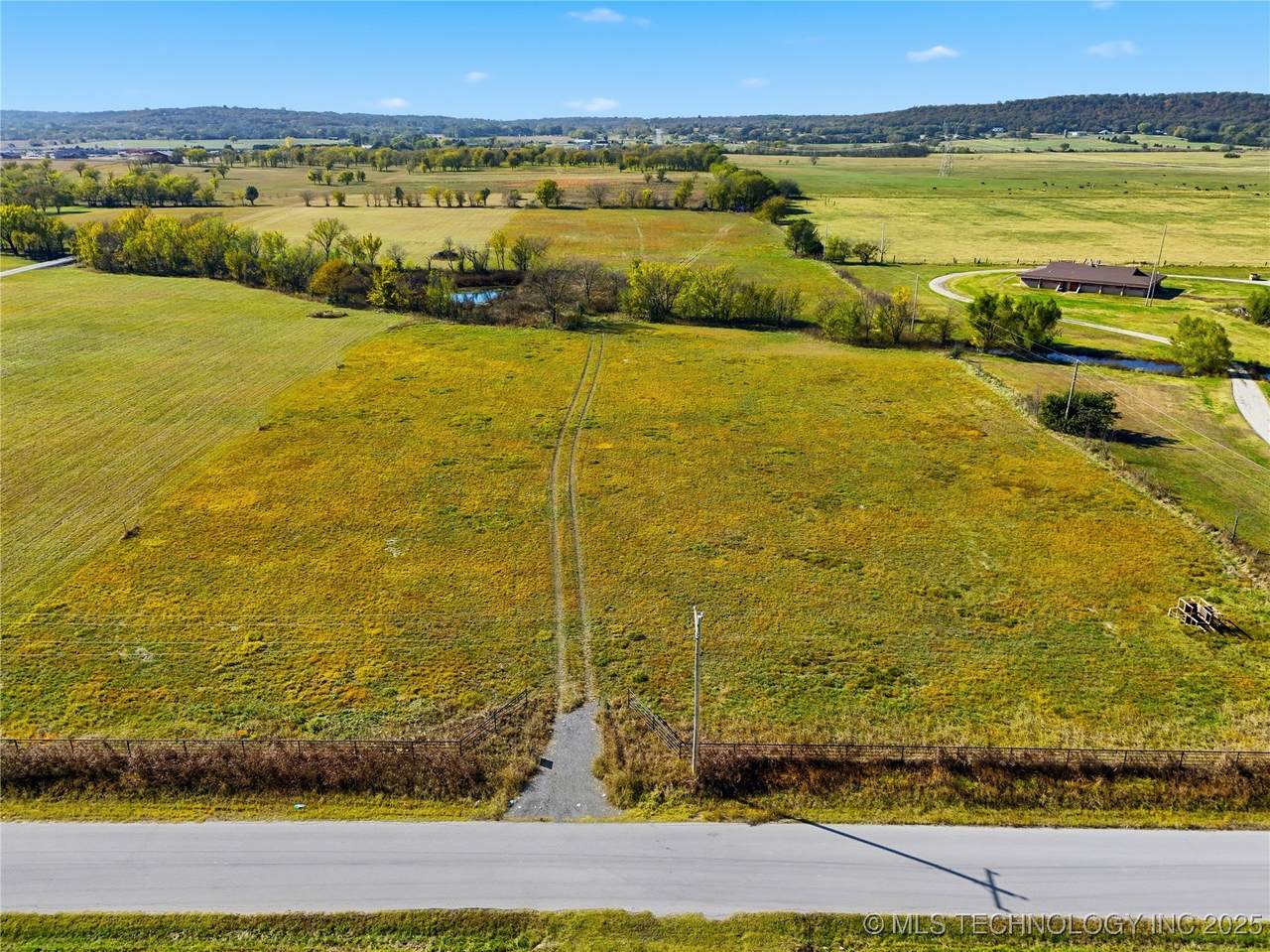 17624 49th West Avenue - Photo 1