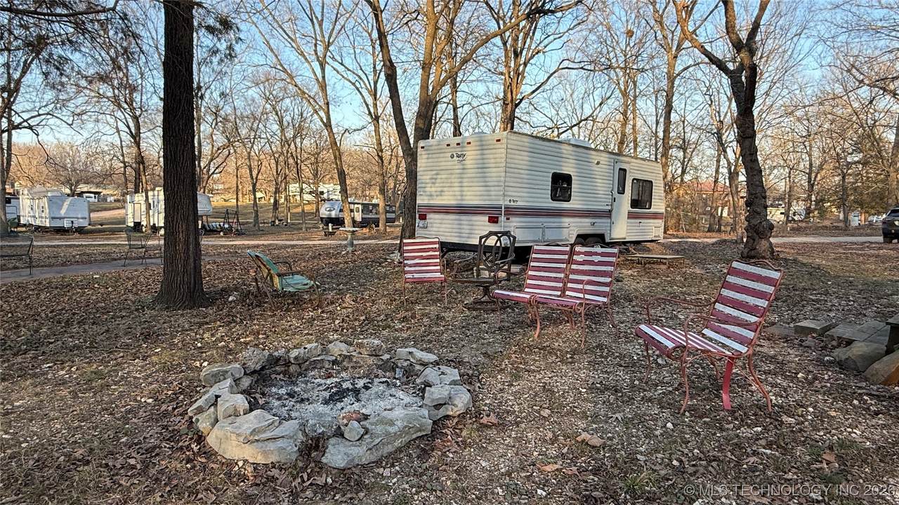 462430 Riverside Drive - Photo 1