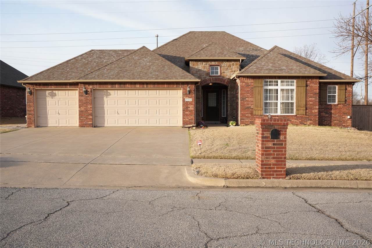 2312 Queens Street - Photo 1