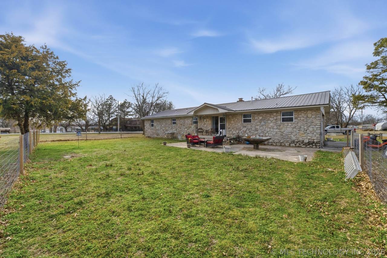 1101 Beech Street - Photo 1