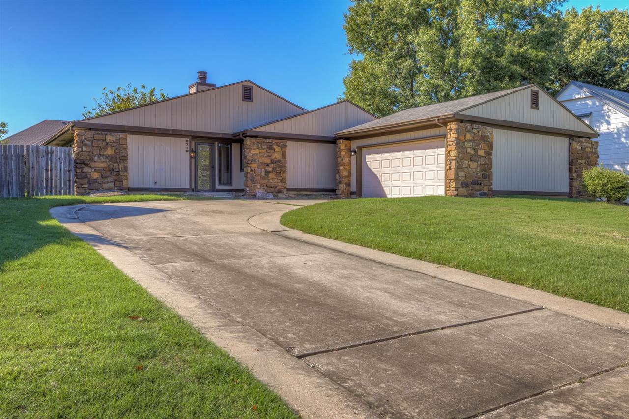 8718 72nd East Avenue - Photo 1