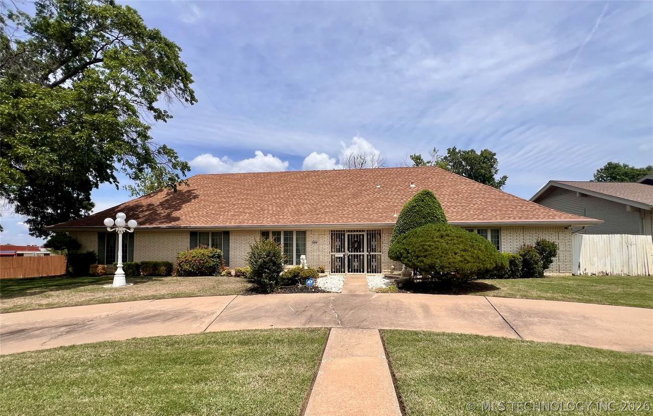5829 78th East Avenue - Photo 1