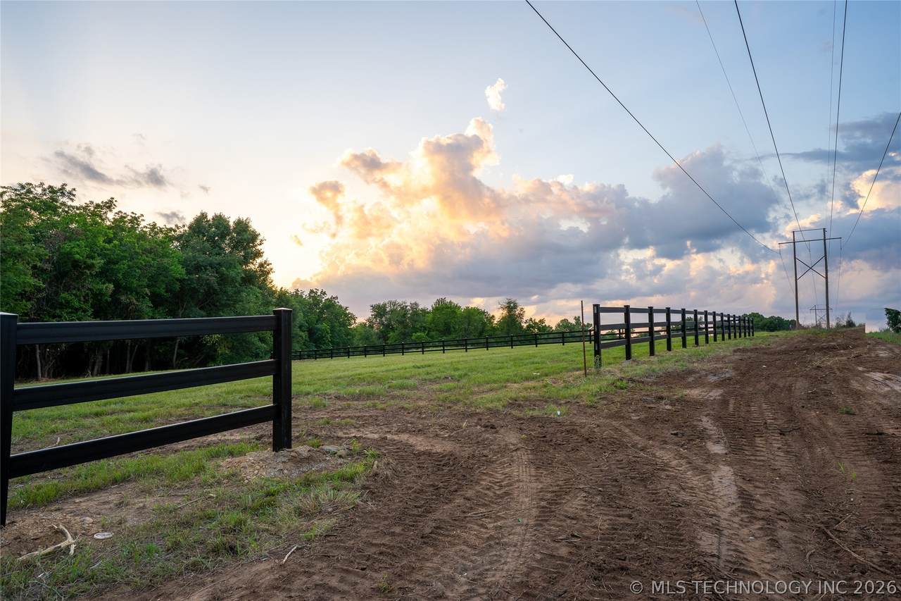 001 Elwood Avenue - Photo 1