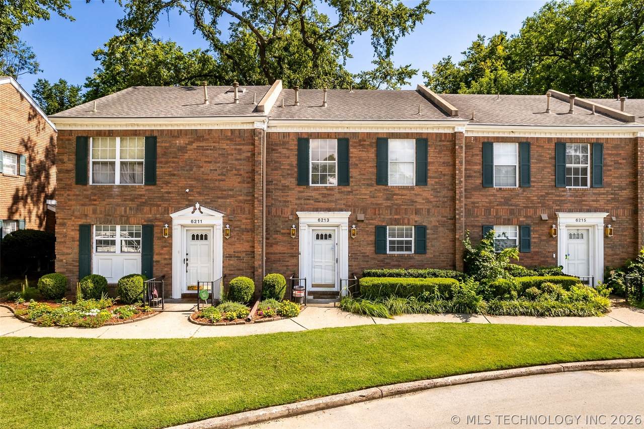 6213 Yorktown Avenue - Photo 1