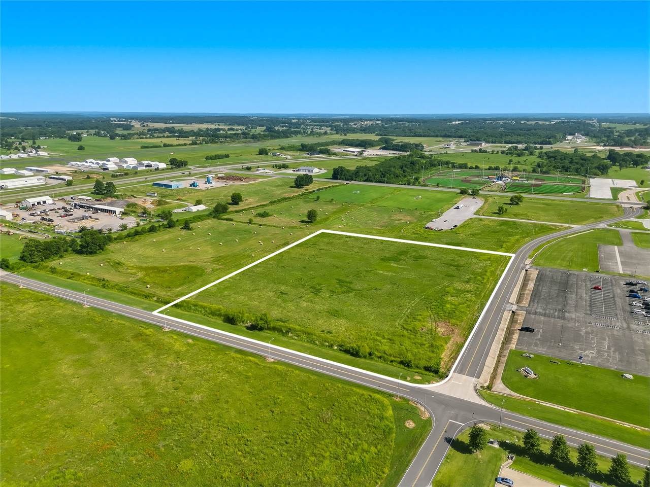 1900 Airport Parkway - Photo 1
