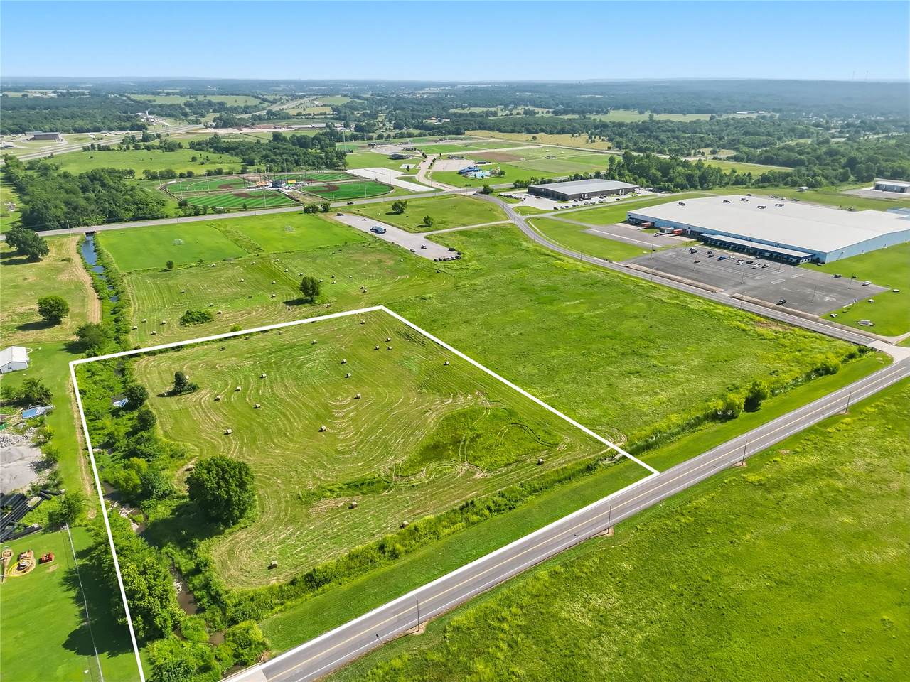 1800 Airport Parkway - Photo 1