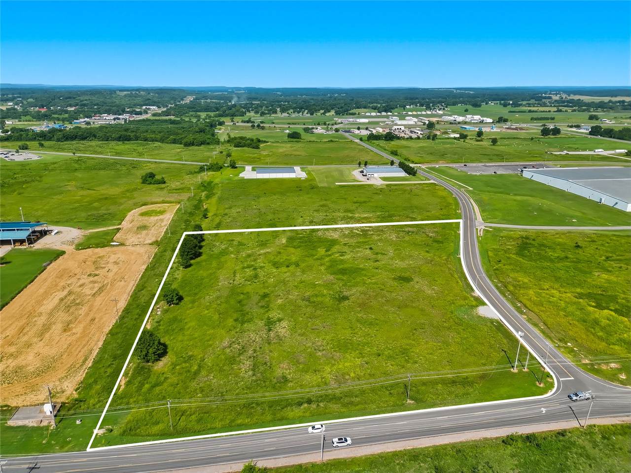 900 Airport Parkway - Photo 1