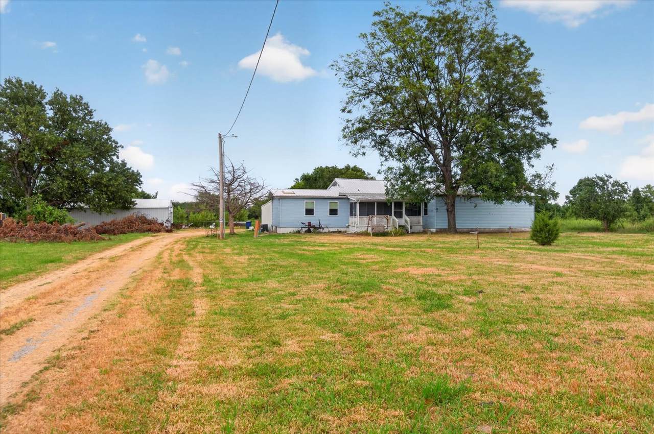 21092 Hwy 169 - Photo 1