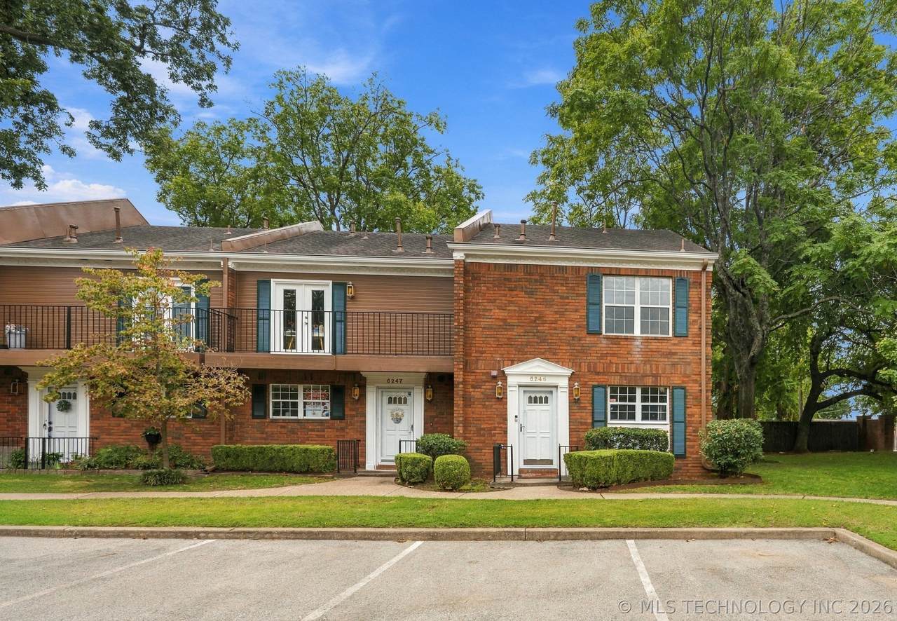6245 Yorktown Avenue - Photo 1