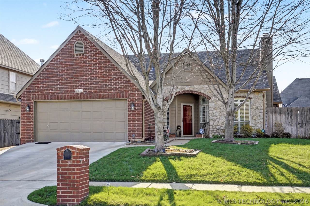 3033 Oakland Street - Photo 1