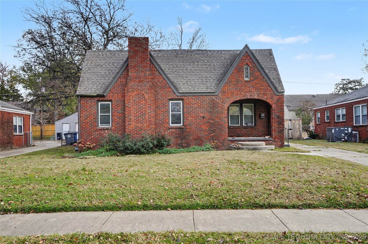 2007 Delaware Place - Photo 1