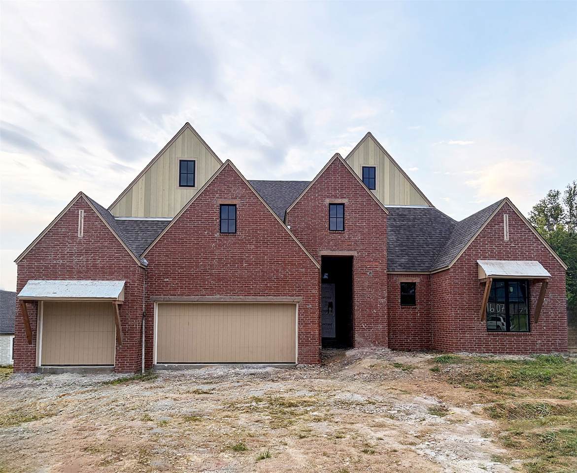 1607 Pinecrest Drive - Photo 1