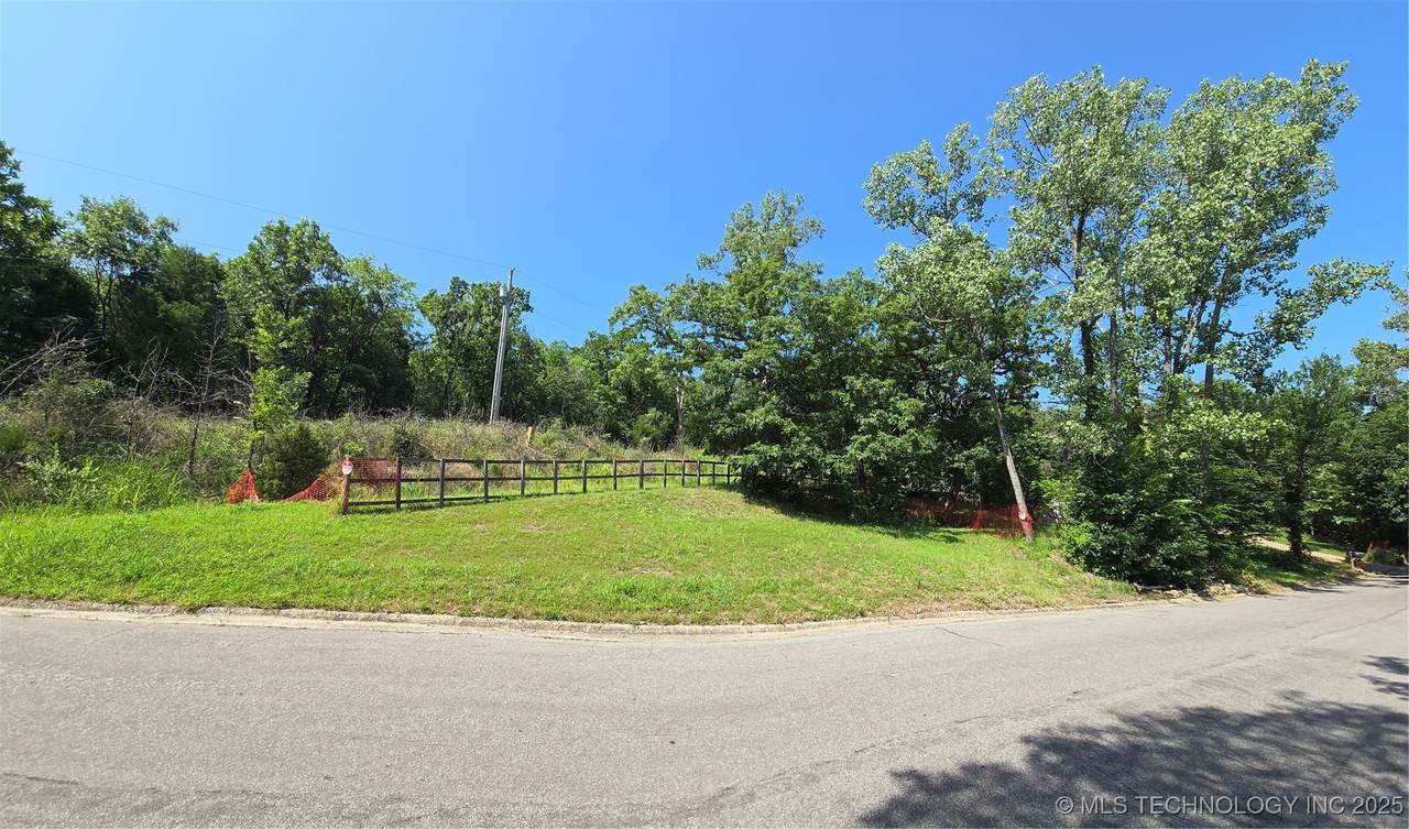 1274 Sleepy Hollow Drive - Photo 1