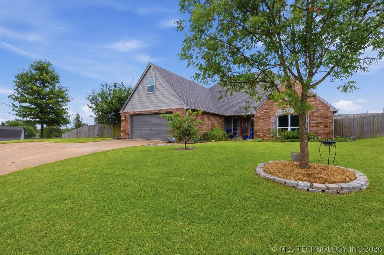 8012 Cottonwood Avenue - Photo 1