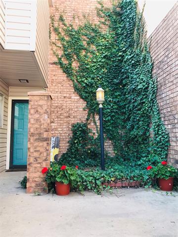 811 Maple Street - Photo 1
