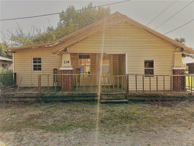 105 Sixth Street - Photo 1
