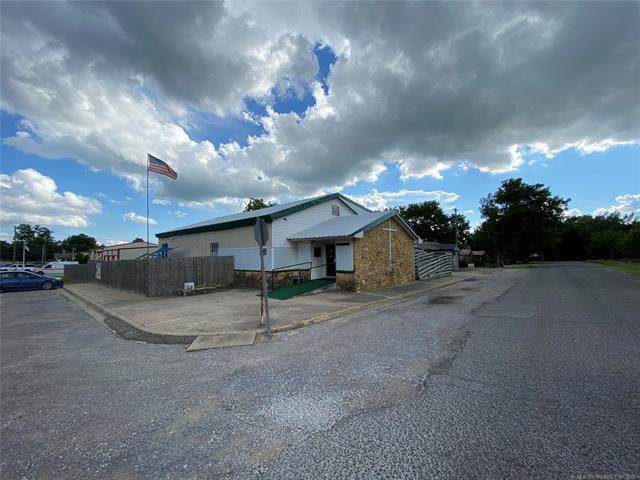 924 13th - Photo 1