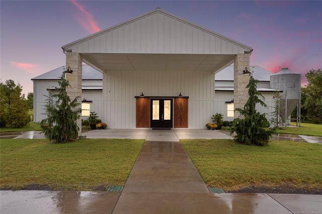 800 Country Club - Photo 1