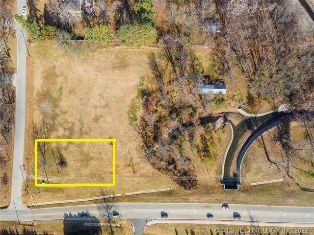 7447 101st Street - Photo 1