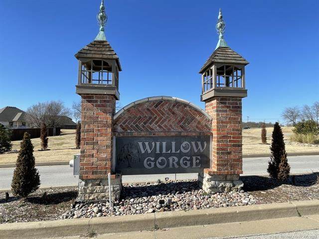 8450 Overlook Trail - Photo 1