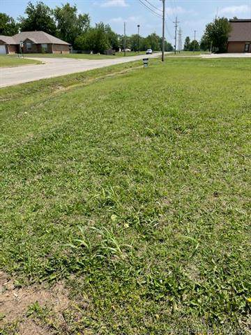 Meyers Avenue - Photo 1