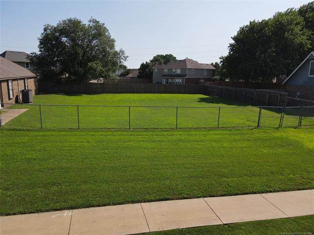 77th Place North - Photo 1