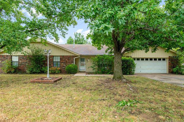 341 17 Street - Photo 1