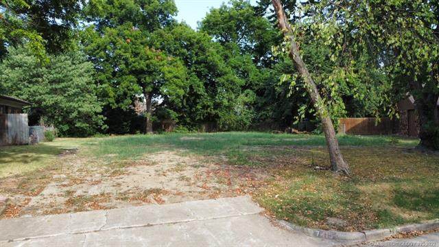 7415 67th East Avenue - Photo 1