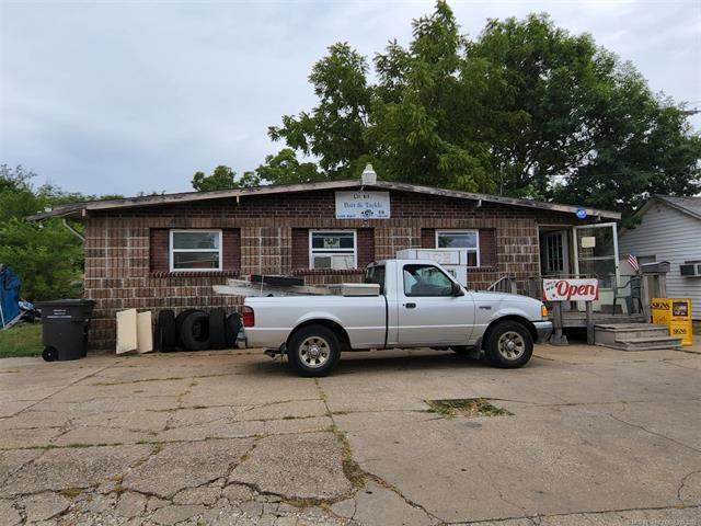 1114 Hensley Boulevard - Photo 1