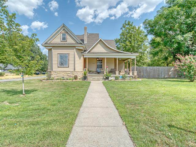 702 4th Street - Photo 1