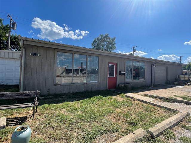 925 Main Street - Photo 1