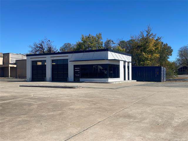 806 32nd Street - Photo 1