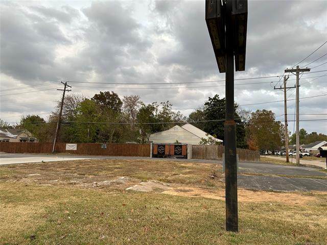 700 York Street - Photo 1