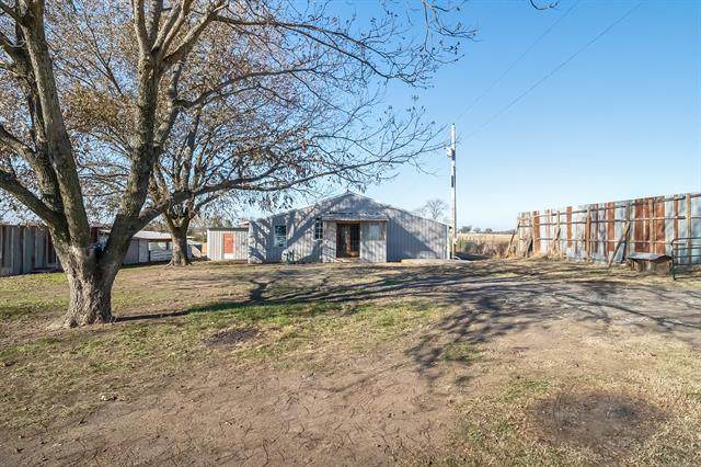 21509 Country Road - Photo 1