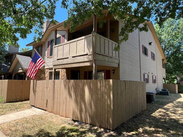4615 93rd Court - Photo 1