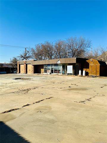 717 Dewey Avenue - Photo 1