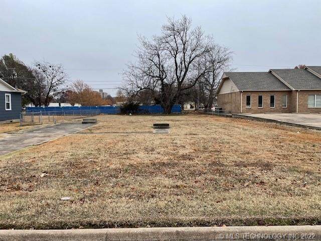 208 38th Street - Photo 1