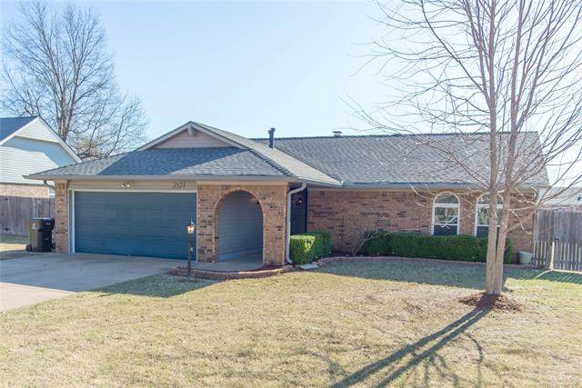 2521 Hickory Avenue - Photo 1