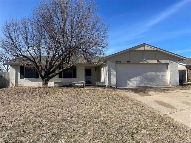 2506 Robinhood - Photo 1