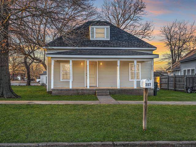307 6th Street - Photo 1