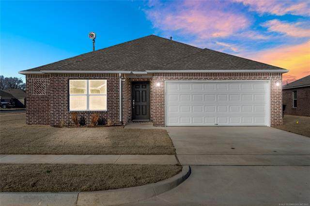 7407 159th Street - Photo 1