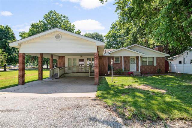 642 Brewer Street - Photo 1