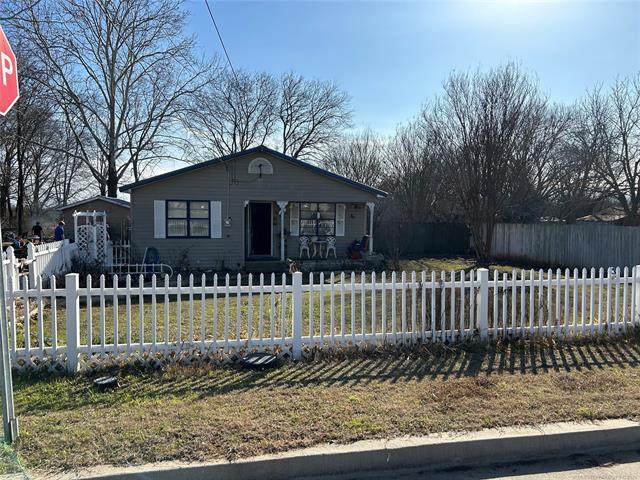 712 Roberts - Photo 1