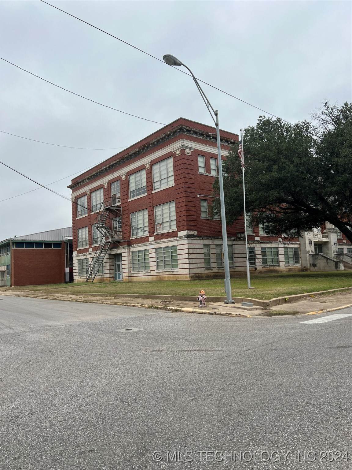 215 Washington - Photo 1