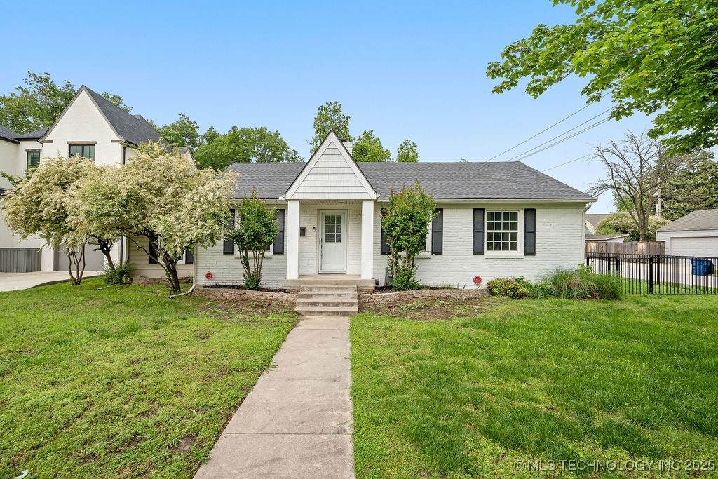 1343 37th Place - Photo 1
