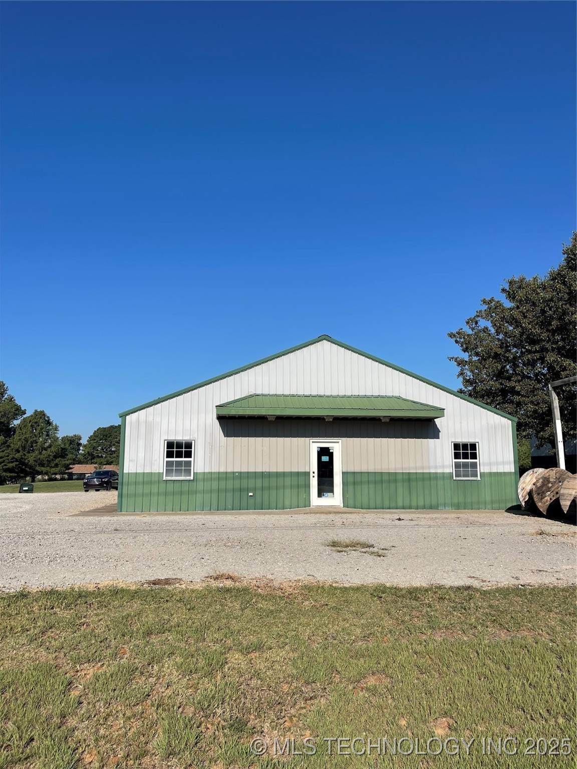 905 Sadler - Photo 1