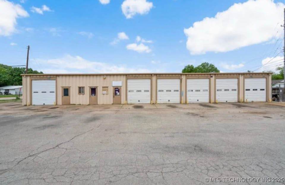 1745 Hensley - Photo 1