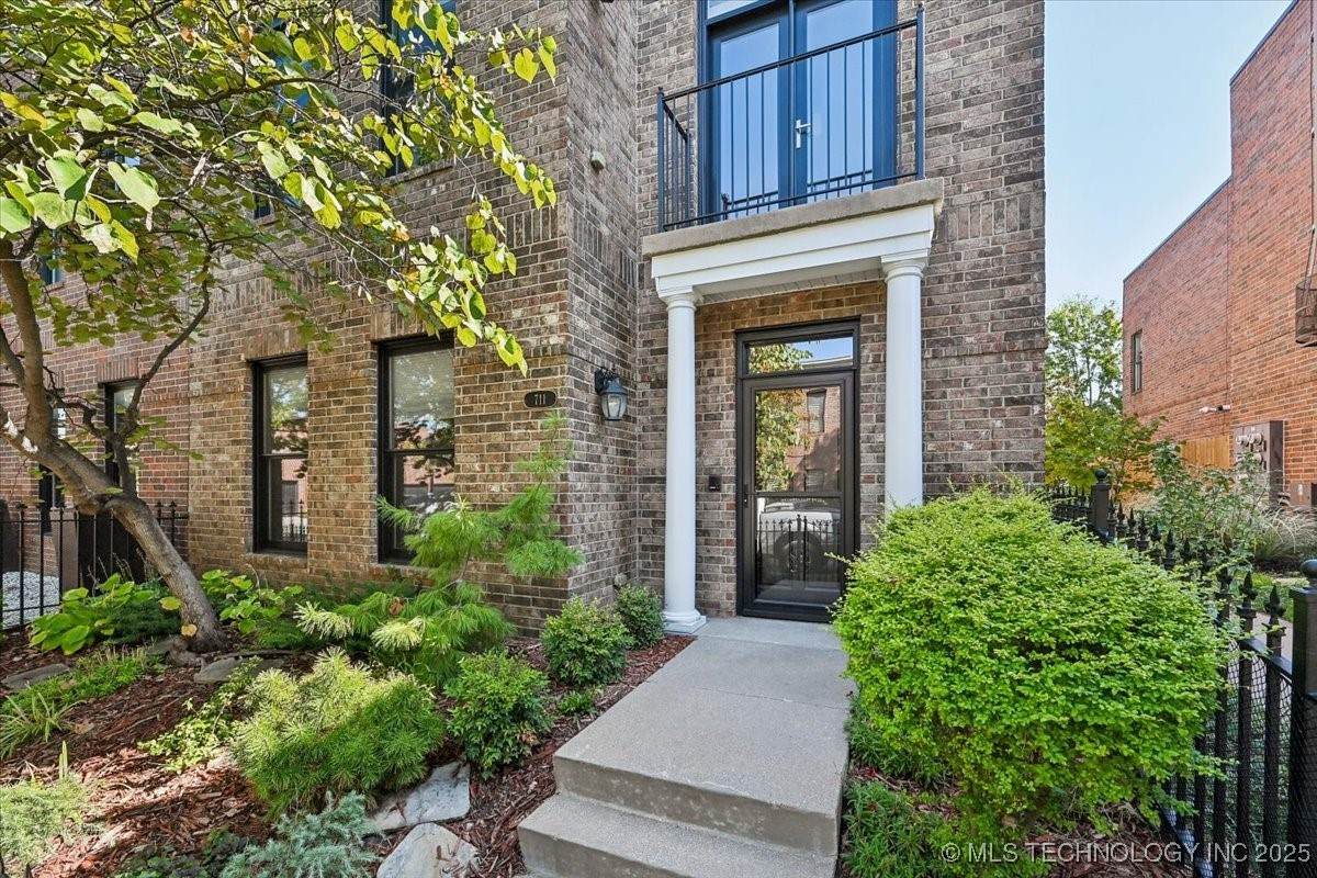 711 Norfolk Avenue - Photo 1