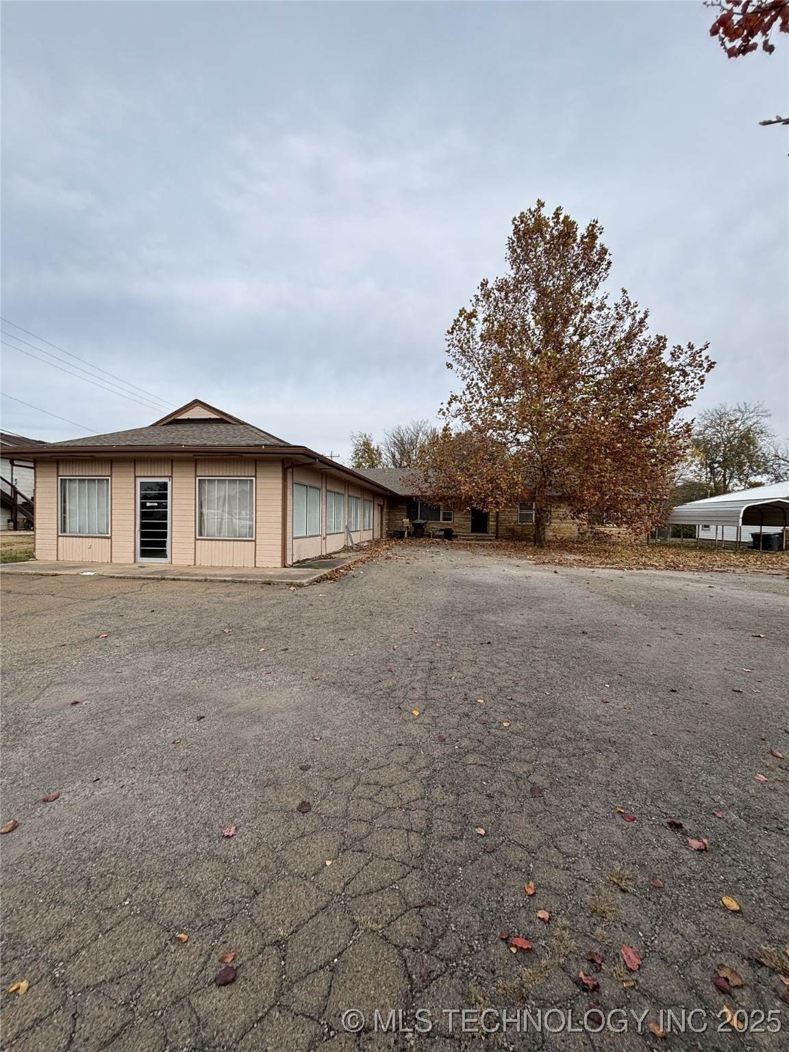 418 Rogers Boulevard - Photo 1