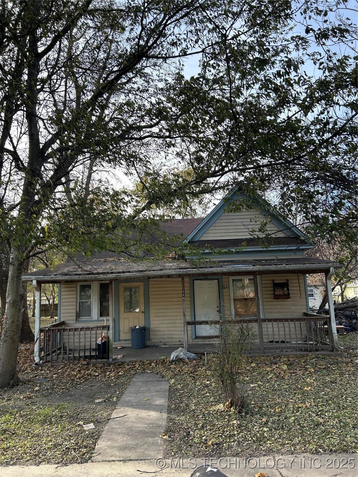 114 Whitaker - Photo 1